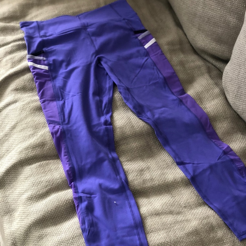 NWT fabletics retro leggings! Sold out!! Purple with mesh phone pockets , xs